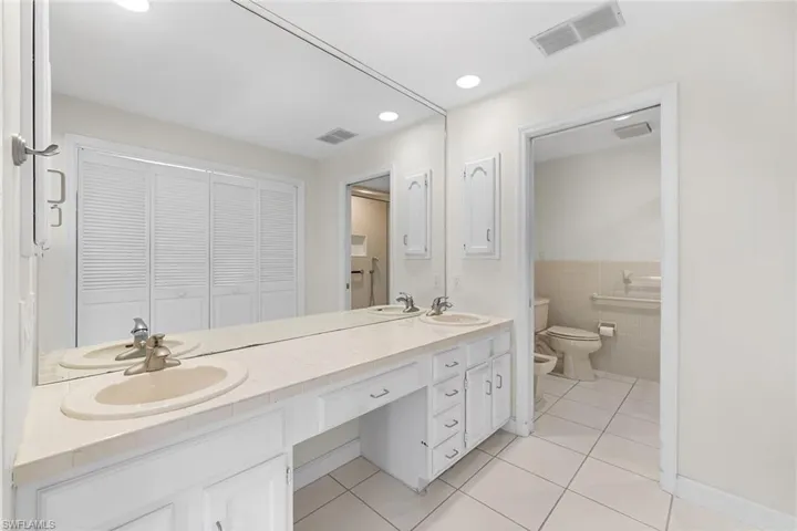 1010  Oriole  CIR, Naples, FL 34105