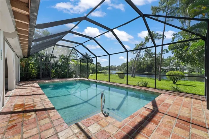 1010  Oriole  CIR, Naples, FL 34105