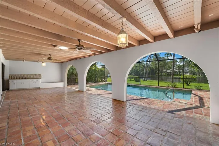 1010  Oriole  CIR, Naples, FL 34105