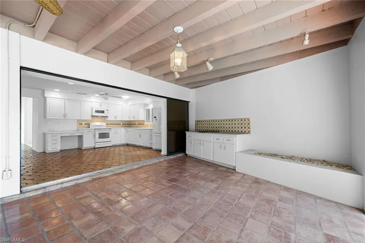 1010  Oriole  CIR, Naples, FL 34105