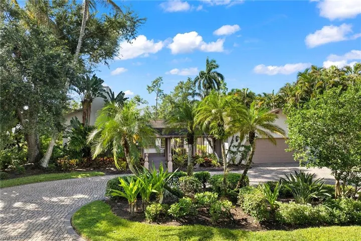 1010  Oriole  CIR, Naples, FL 34105