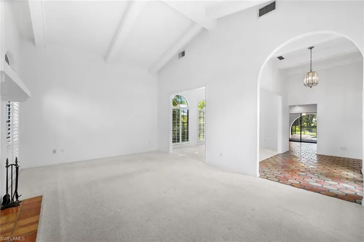 1010  Oriole  CIR, Naples, FL 34105