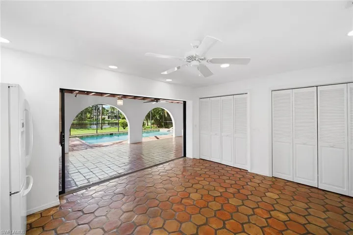 1010  Oriole  CIR, Naples, FL 34105