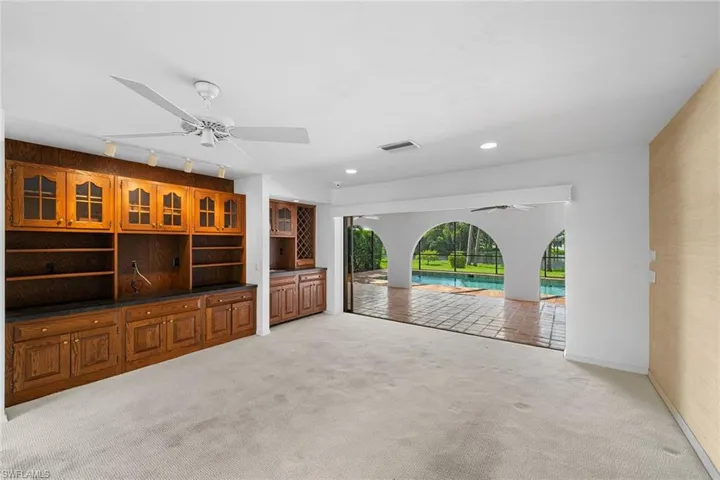1010  Oriole  CIR, Naples, FL 34105