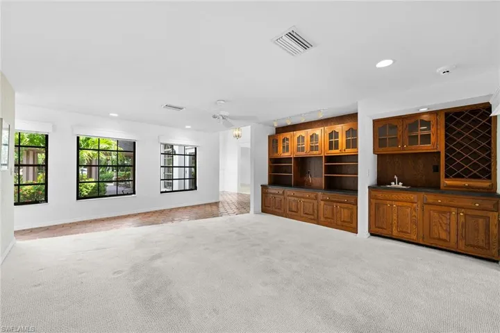 1010  Oriole  CIR, Naples, FL 34105