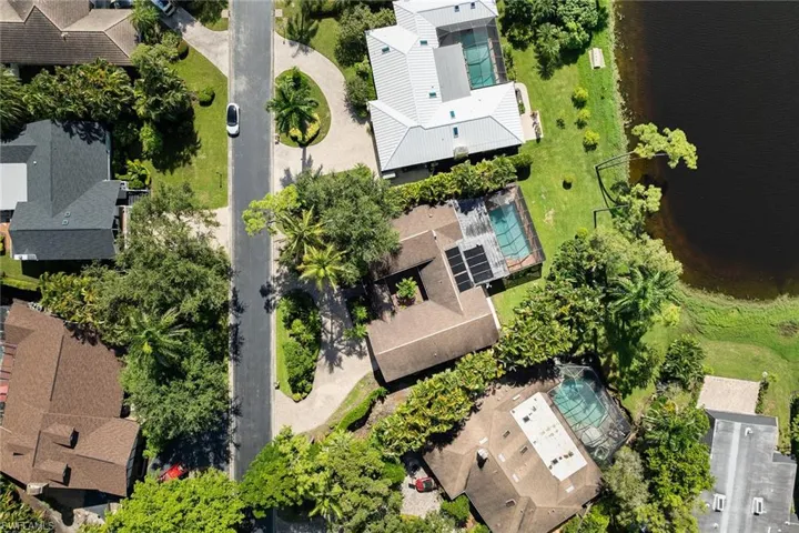 1010  Oriole  CIR, Naples, FL 34105