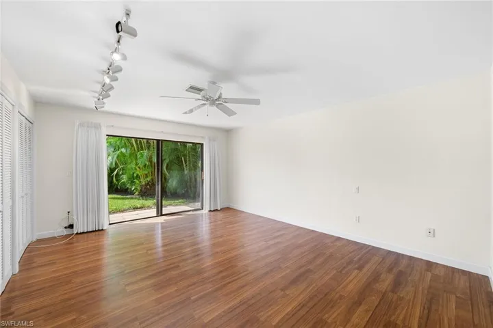 1010  Oriole  CIR, Naples, FL 34105
