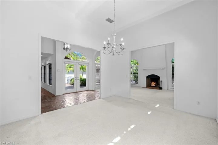 1010  Oriole  CIR, Naples, FL 34105