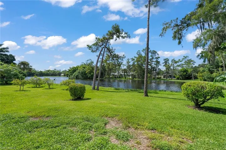 1010  Oriole  CIR, Naples, FL 34105