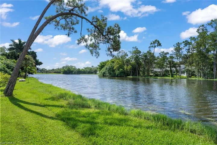 1010  Oriole  CIR, Naples, FL 34105