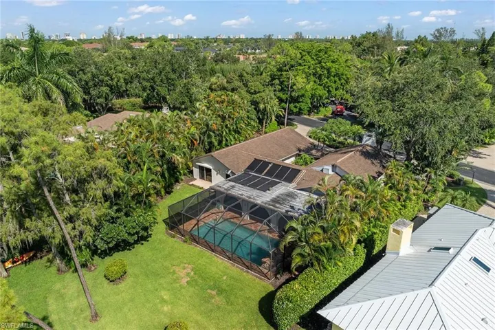 1010  Oriole  CIR, Naples, FL 34105