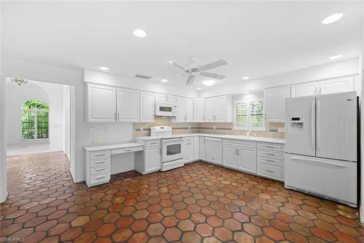 1010  Oriole  CIR, Naples, FL 34105