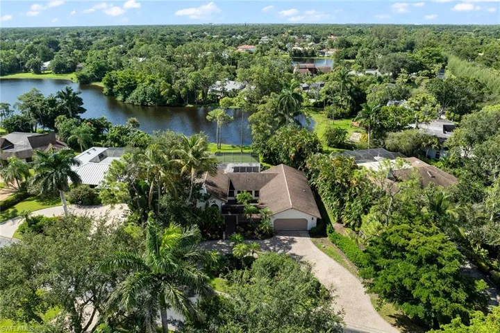 1010  Oriole  CIR, Naples, FL 34105
