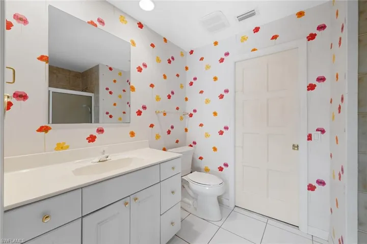 1010  Oriole  CIR, Naples, FL 34105
