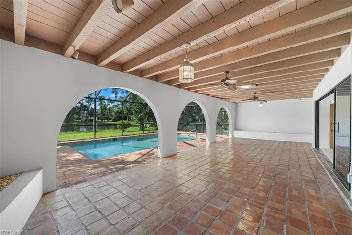 1010  Oriole  CIR, Naples, FL 34105