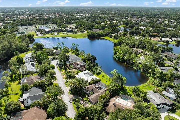 1010  Oriole  CIR, Naples, FL 34105