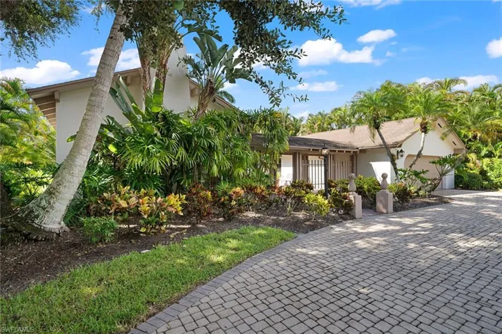 1010  Oriole  CIR, Naples, FL 34105