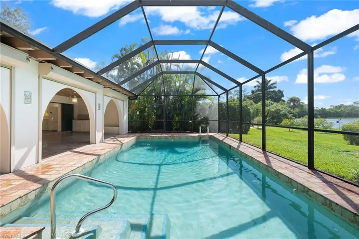 1010  Oriole  CIR, Naples, FL 34105