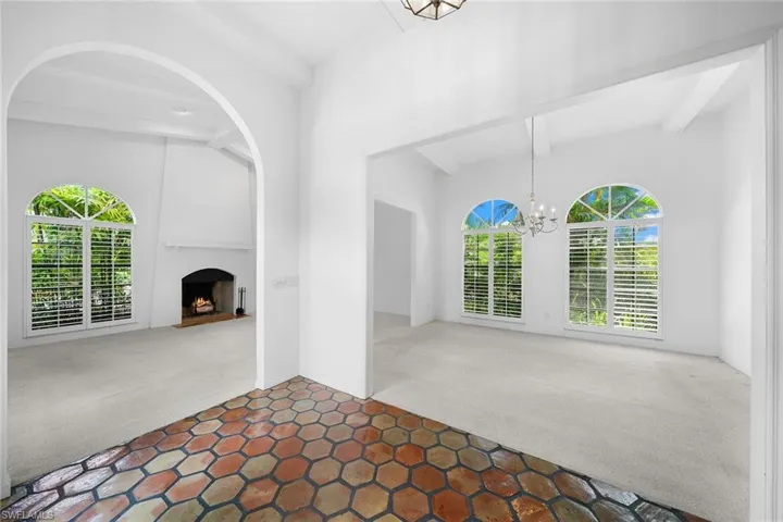 1010  Oriole  CIR, Naples, FL 34105