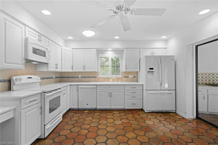1010  Oriole  CIR, Naples, FL 34105