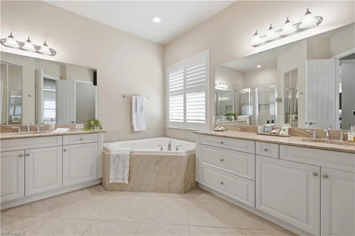 11532 Stonecreek Cir, Fort Myers, Florida 33913