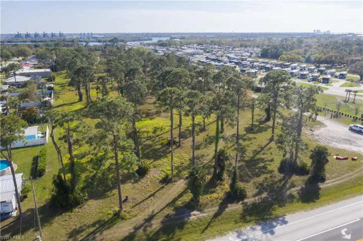 10600  Bayshore  RD, North Fort Myers, FL 33917
