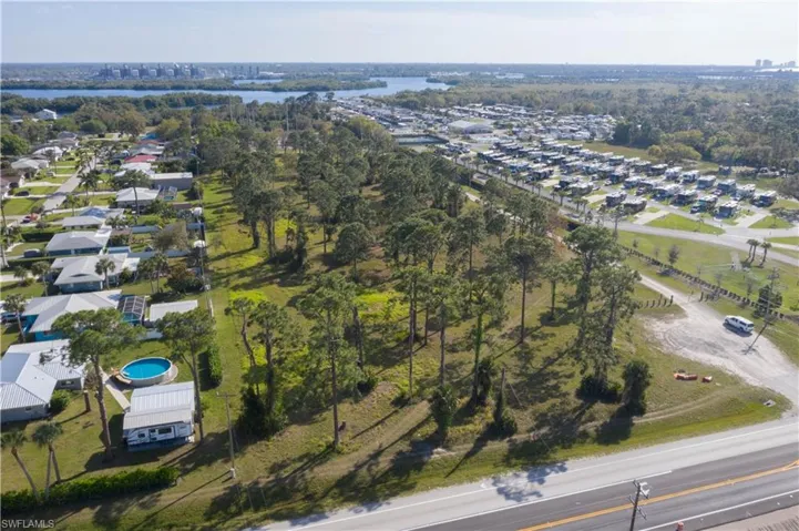 10600  Bayshore  RD, North Fort Myers, FL 33917