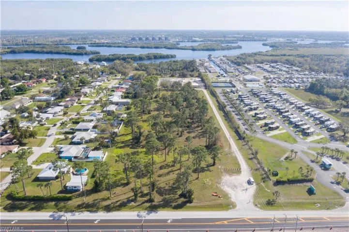10600  Bayshore  RD, North Fort Myers, FL 33917