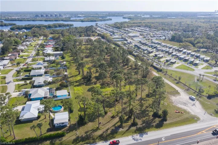 10600  Bayshore  RD, North Fort Myers, FL 33917
