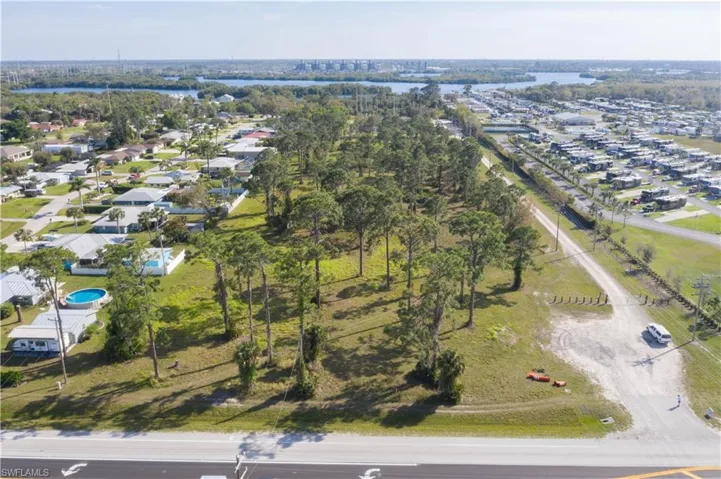 10600  Bayshore  RD, North Fort Myers, FL 33917