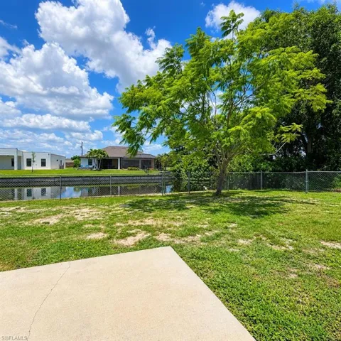 525 Se 4th Ter, Cape Coral, Florida 33990