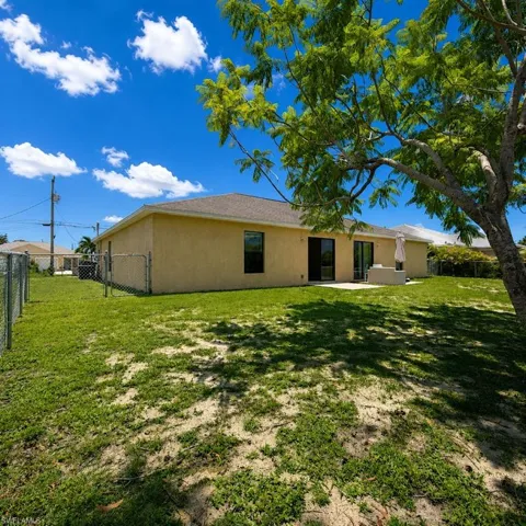 525 Se 4th Ter, Cape Coral, Florida 33990