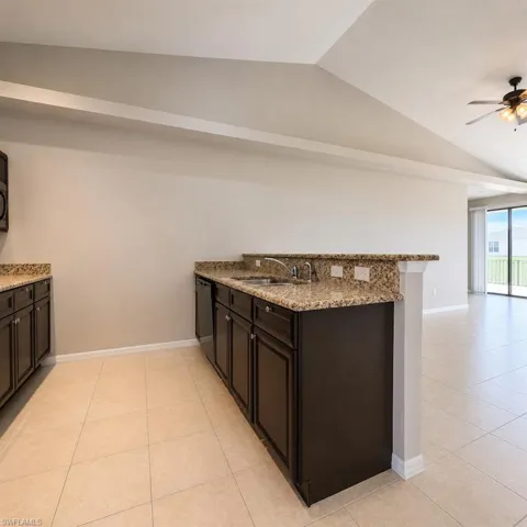 525 Se 4th Ter, Cape Coral, Florida 33990