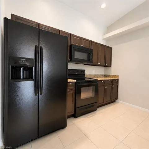 525 Se 4th Ter, Cape Coral, Florida 33990