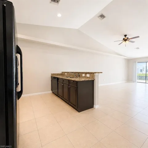 525 Se 4th Ter, Cape Coral, Florida 33990