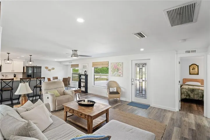 5714 Sw 1st Ct, Cape Coral, Florida 33914