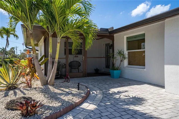 5714 Sw 1st Ct, Cape Coral, Florida 33914
