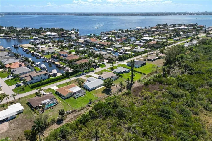 5714 Sw 1st Ct, Cape Coral, Florida 33914