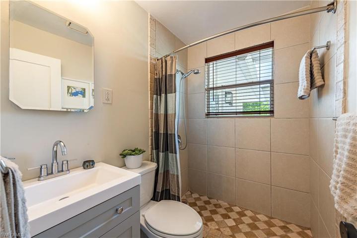 1880 Holiday LN, NAPLES FL 34104