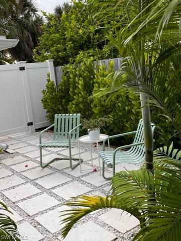 1880 Holiday LN, NAPLES FL 34104