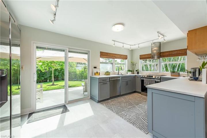 1880 Holiday LN, NAPLES FL 34104