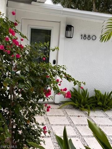 1880 Holiday LN, NAPLES FL 34104