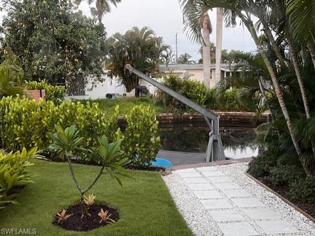 1880 Holiday LN, NAPLES FL 34104