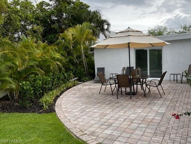 1880 Holiday LN, NAPLES FL 34104