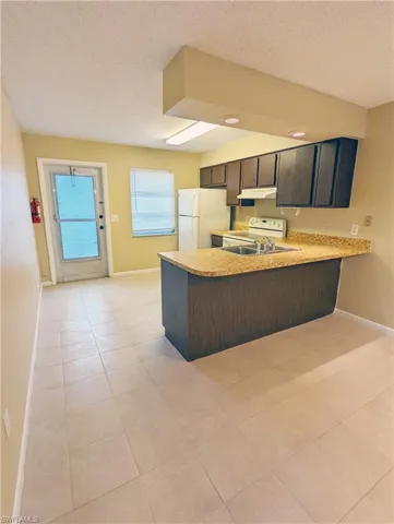 Kitchen 3229 Edgewood, similar floor plan