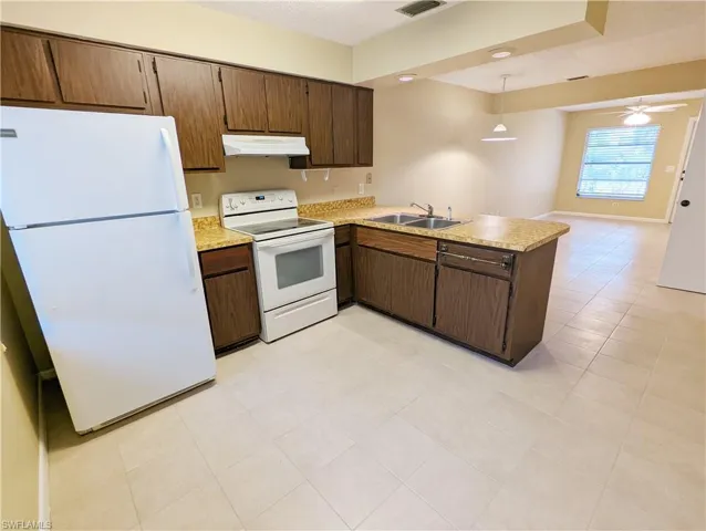 Kitchen 3229 Edgewood, similar floor plan