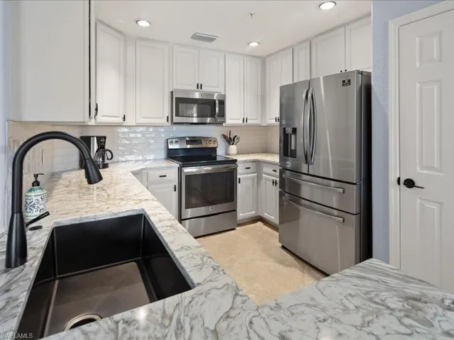 28551  Carlow  CT, Bonita Springs, FL 34135