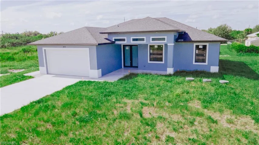 View of front facade with a garage and a front yard