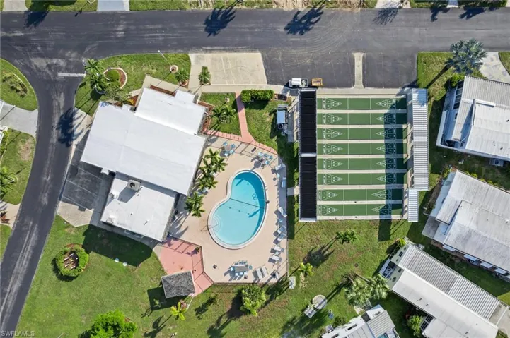 Birds eye view of property