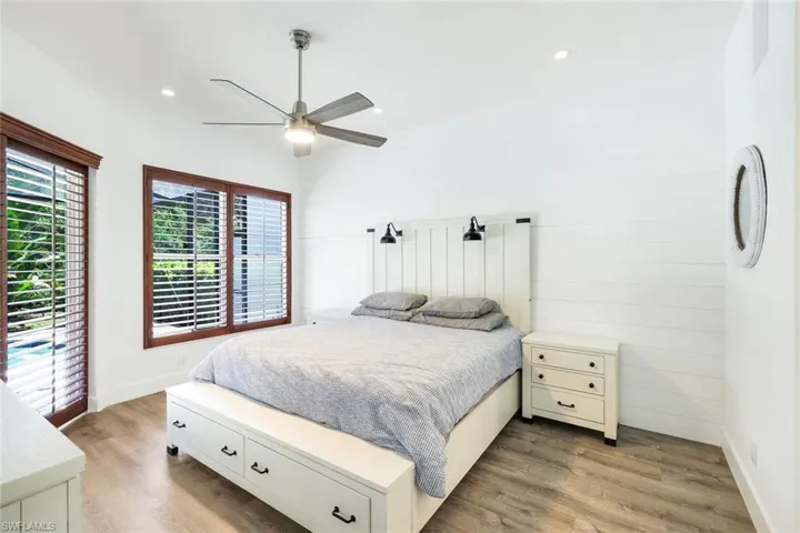 Vaulted ceiling featuring a contemporary ceiling fan with integrated lighting and recessed lighting